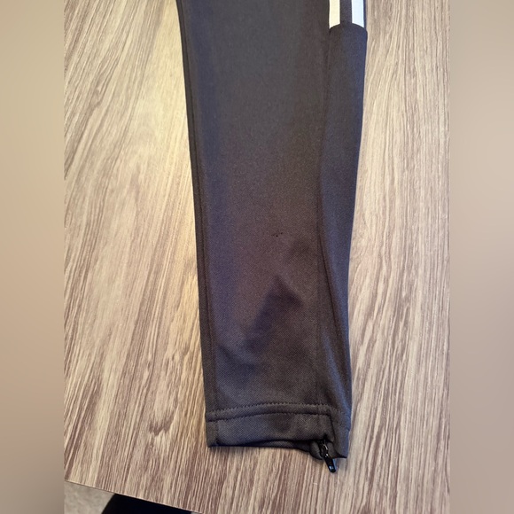 Adidas women’s joggers - Picture 9 of 10